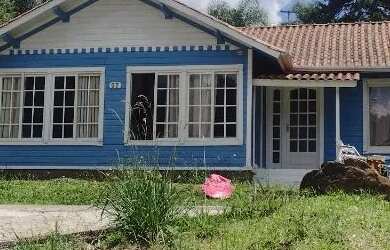 Imagem: A casa possui 2 Dormitórios, 1 Banheiro, 1 Vaga na garagem