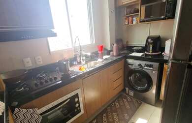 Imagem: O apartamento possui 2 Dormitórios, 1 Banheiro, 1 Vaga na garagem