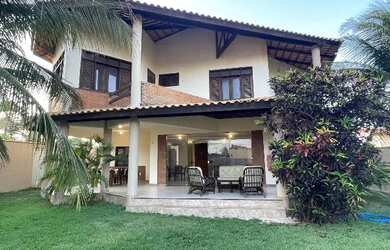 Imagem: A casa possui 4 Dormitórios, Acomodam 14 pessoas e 3 Vagas