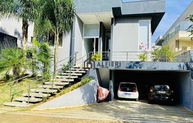 Imagem: A casa em condomínio possui 4 Dormitórios, 5 Banheiros, 4