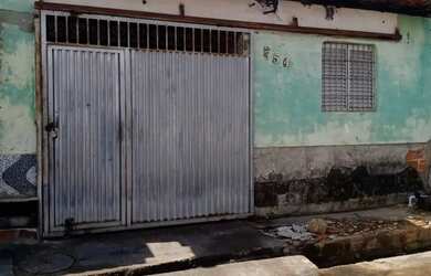 Imagem: A casa possui 2 Dormitórios, 1 Banheiro, 1 Vaga na garagem