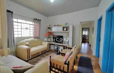 Imagem: A casa possui 2 Dormitórios, 2 Banheiros, 2 Vagas na garagem