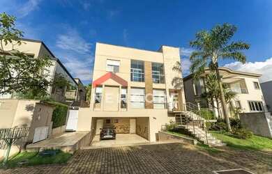 Imagem: A casa em condomínio possui 5 Dormitórios, 5 Banheiros, 4