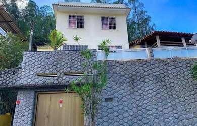 Imagem: A casa possui 5 Dormitórios, 5 Banheiros, 1 Vaga na garagem