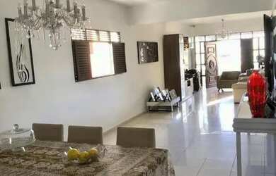 Imagem: A casa possui 5 Dormitórios, 5 Banheiros, 5 Vagas na garagem