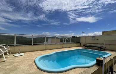 Imagem: A casa possui 3 Dormitórios, 4 Banheiros, 2 Vagas na garagem