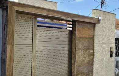 Imagem: A casa possui 2 Dormitórios, 1 Banheiro, 1 Vaga na garagem