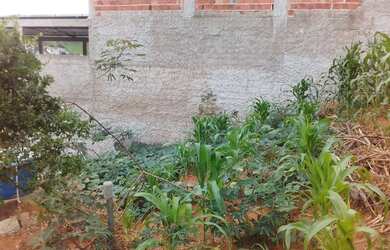 Imagem: A casa possui 2 Dormitórios, 1 Banheiro e está localizado