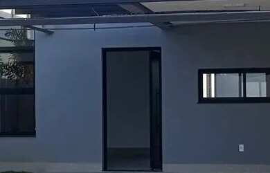 Imagem: A casa possui 3 Dormitórios, 2 Banheiros, 2 Vagas na garagem