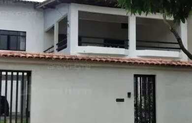 Imagem: A casa possui 4 Dormitórios, 2 Banheiros, 4 Vagas na garagem