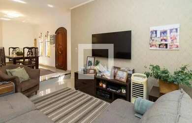 Imagem: A casa possui 2 Dormitórios, 3 Banheiros, 5 Vagas na garagem