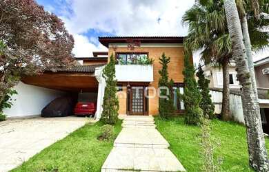 Imagem: A casa em condomínio possui 4 Dormitórios, 5 Banheiros, 4