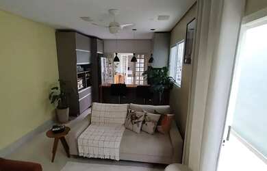 Imagem: A casa possui 2 Dormitórios, 1 Banheiro, 2 Vagas na garagem