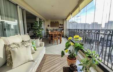 Imagem: O apartamento possui 4 Dormitórios, 1 Banheiro, 5 Vagas na