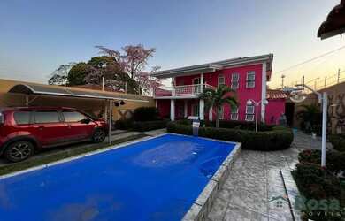 Imagem: A casa possui 4 Dormitórios, 5 Banheiros, 314m² de Área e