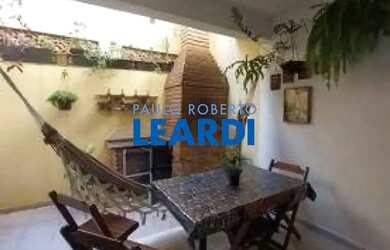 Imagem: A casa possui 3 Dormitórios, 4 Banheiros, 2 Vagas na garagem