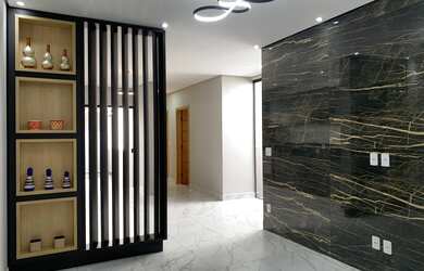 Imagem: A casa possui 3 Dormitórios, 2 Banheiros, 2 Vagas na garagem