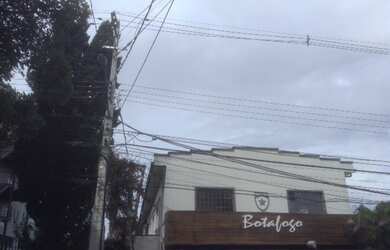 Imagem: O depósito está localizado em Mercês, Curitiba para alugar