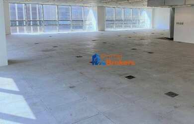 Imagem: O depósito possui 5 Vagas na garagem e 1068m² de Área e está