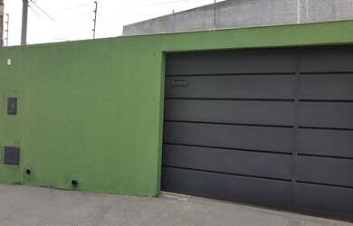 Imagem: A casa possui 3 Dormitórios, 2 Banheiros, 3 Vagas na garagem