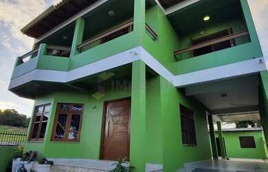 Imagem: A casa possui 4 Dormitórios, 4 Banheiros, 2 Vagas na garagem