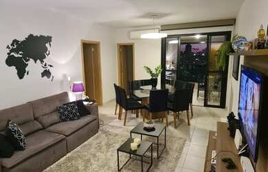 Imagem: O apartamento possui 3 Dormitórios, 5 Banheiros, 2 Vagas na