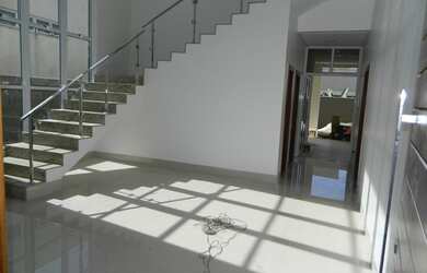 Imagem: A casa em condomínio possui 4 Dormitórios, 5 Banheiros, 4