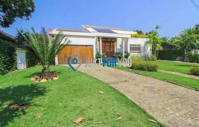 Imagem: A casa em condomínio possui 4 Dormitórios, 5 Banheiros, 5