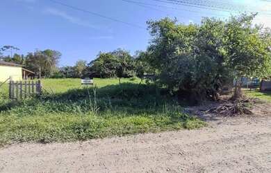 Imagem: O terreno possui 300m² de Área e está localizado em Balneário
