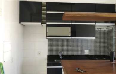 Imagem: O apartamento possui 2 Dormitórios, 1 Banheiro, 1 Vaga na garagem