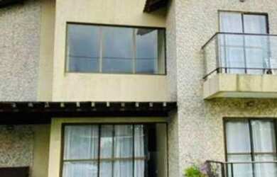 Imagem: A casa em condomínio possui 4 Dormitórios, 5 Banheiros, 250m²