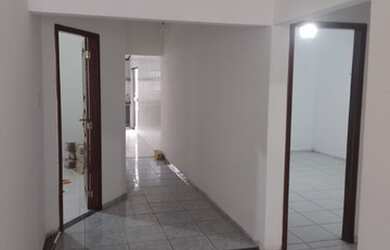 Imagem: A casa possui 3 Dormitórios, 3 Banheiros, 3 Vagas na garagem