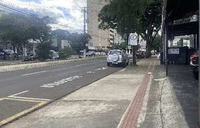 Imagem: O depósito possui 5 Vagas na garagem, 127m² de Área e está