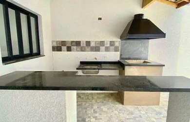 Imagem: A casa possui 3 Dormitórios, 2 Banheiros, 2 Vagas na garagem