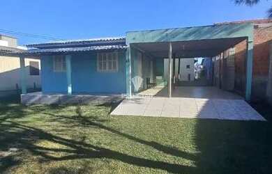 Imagem: A casa possui 2 Dormitórios, 1 Banheiro, 1 Vaga na garagem