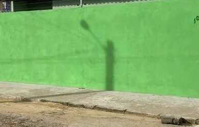 Imagem: A casa possui 2 Dormitórios, 1 Banheiro, 2 Vagas na garagem