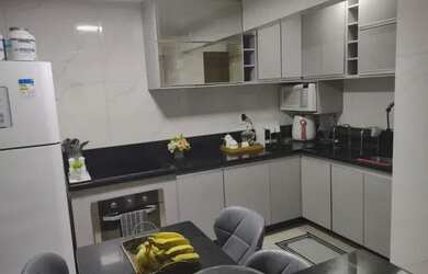 Imagem: O apartamento possui 2 Dormitórios, 1 Banheiro, 1 Vaga na garagem