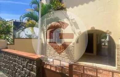 Imagem: A casa possui 4 Dormitórios, 4 Banheiros, 1 Vaga na garagem