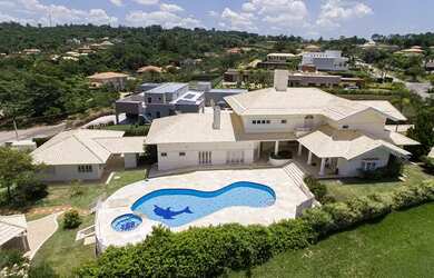 Imagem 5: Casa próxima ao clube. Churrasqueira, Lareira, 4 Vagas na garageme5 Dormitórios