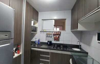 Imagem: O apartamento possui 2 Dormitórios, 1 Banheiro, 1 Vaga na garagem