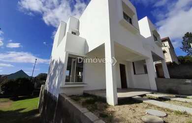 Imagem: A casa em condomínio possui 3 Dormitórios, 2 Banheiros, 1