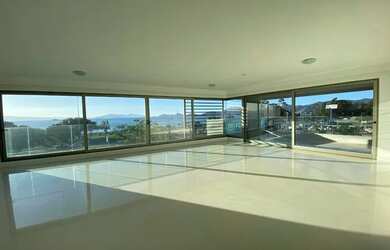 Imagem: O apartamento possui 4 Dormitórios, 5 Banheiros, 3 Vagas na