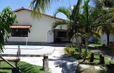 Imagem: A casa possui 3 Dormitórios, 2 Vagas na garagem e está localizado