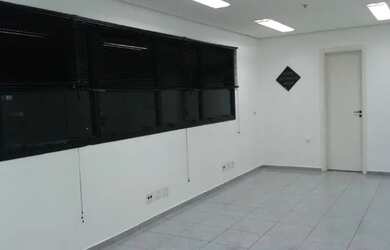 Imagem: O depósito possui 1 Vaga na garagem, 30m² de Área e está