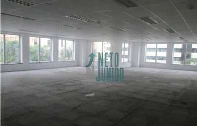 Imagem: O depósito possui 5 Vagas na garagem, 1.665m² de Área e