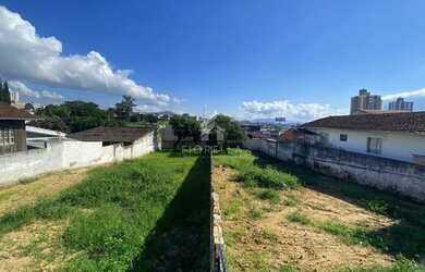 Imagem: O terreno possui 645m² de Área e está localizado em Barreiros