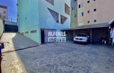 Imagem: O apartamento possui 3 Dormitórios, 1 Banheiro, 1 Vaga na garagem