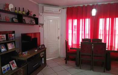 Imagem: A casa possui 2 Dormitórios, 1 Banheiro, 1 Vaga na garagem