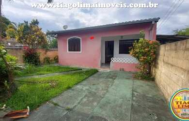 Imagem: A casa possui 3 Dormitórios, 2 Banheiros, 3 Vagas na garagem