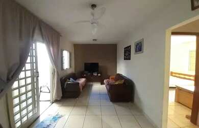 Imagem: A casa possui 2 Dormitórios, 1 Banheiro, 70m² de Área e